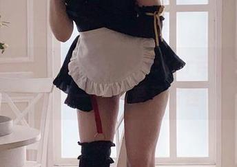 一起观看吧，Alina Becker带来的修女写真——可爱又古怪